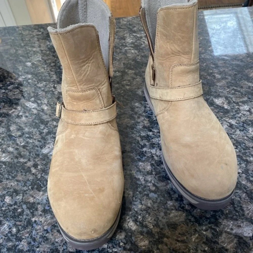 LL Bean Womans 9.5 w Tan Boots Suede Leather   ‎ 233